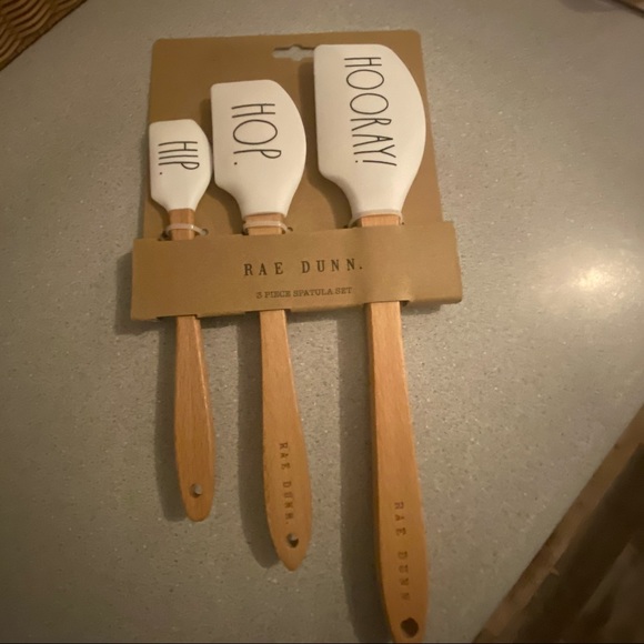 Rae Dunn Other - Rae Dunn 3 piece spatula set
